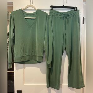 Athleta SeaSoft XS set, Vineyard Green.